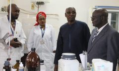 visite du ministre de l'energie dans nos laboratoire d'analyse