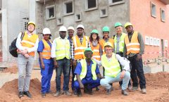 photo de famile de la viste de chantier